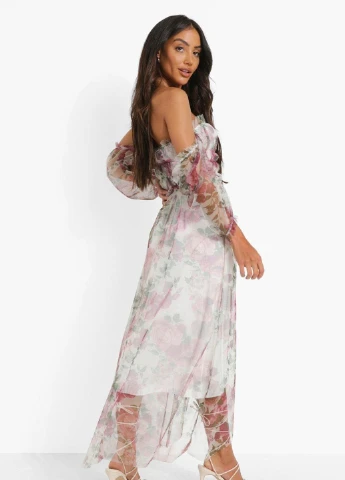 Бежевое платье Boohoo