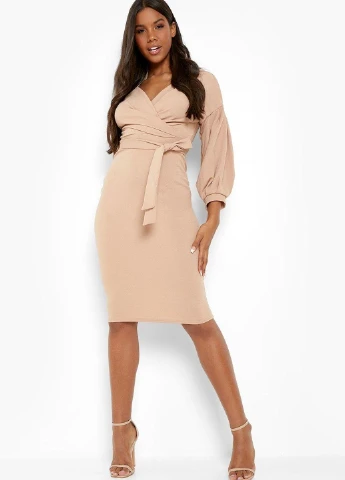Бежевое платье Boohoo