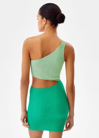 Зеленое платье Bershka