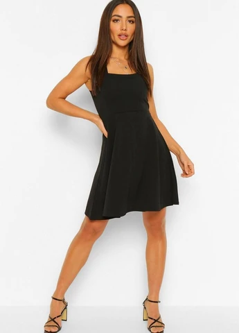 Черное платье Boohoo