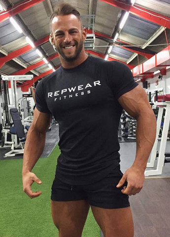 Черная мужская футболка с коротким рукавом Alpha