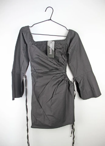Черное платье Boohoo