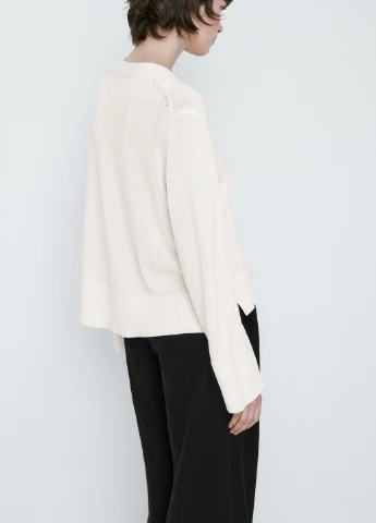Молочный демисезонный свитер Massimo Dutti