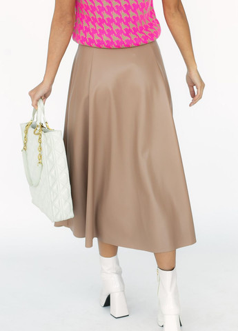 Светло-коричневая юбка миди расклешенного фасона из кожзама Fame