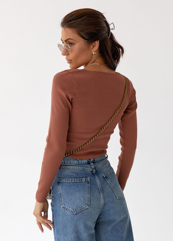 Коричневий короткий лонгслів з v-подібним вирізом коричневий колір Hot Fashion