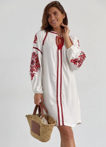 Молочна коротка сукня-вишиванка з візерунками на рукавах Lurex
