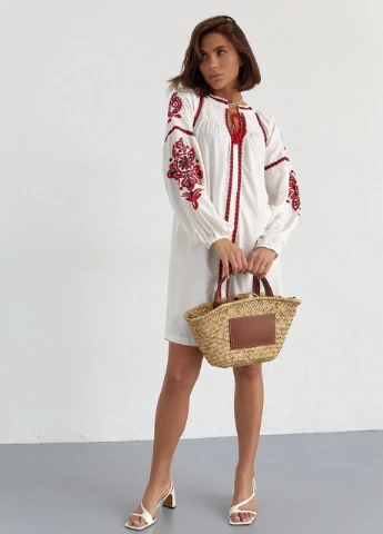 Молочна коротка сукня-вишиванка з візерунками на рукавах Lurex