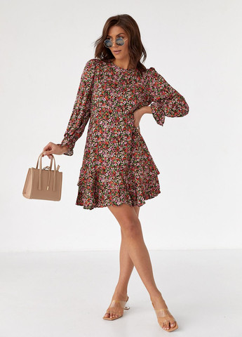 Рожева сукня з квітковим візерунком і рюшами на рукавах Crep