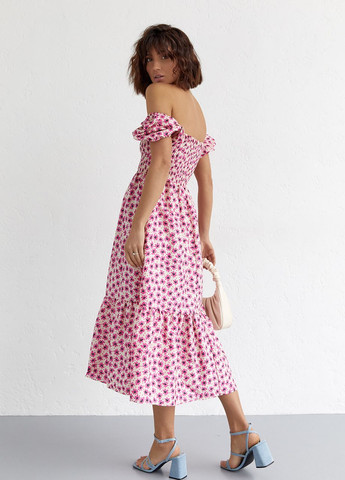 Розовое платье в мелкие цветы с открытыми плечами Lurex