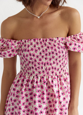 Розовое платье в мелкие цветы с открытыми плечами Lurex