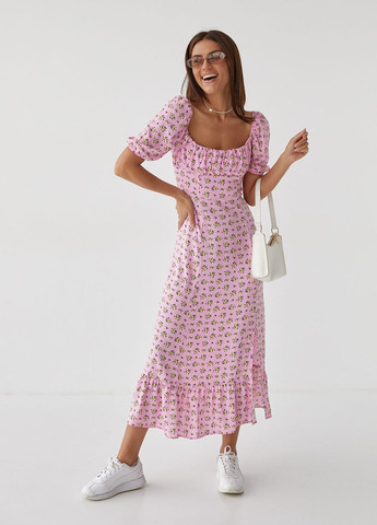 Розовое длинное цветочное платье с оборкой Hot Fashion