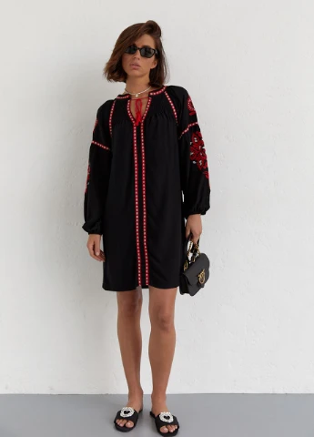 Чорна коротка сукня-вишиванка з візерунками на рукавах Lurex
