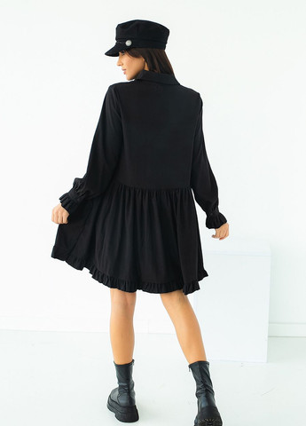 Черное свободное платье с оборкой внизу Hot Fashion