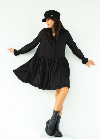 Черное свободное платье с оборкой внизу Hot Fashion