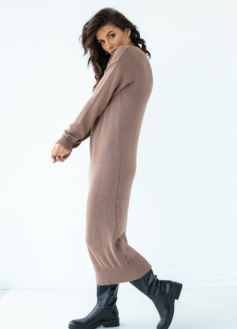 Коричнева трикотажне плаття міді прямого фасону Sobe