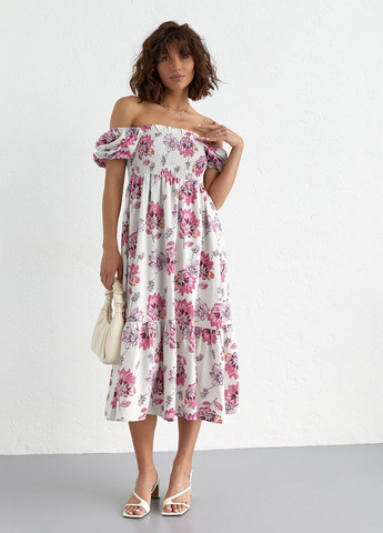 Розовое летнее платье в цветочный узор с открытыми плечами Lurex