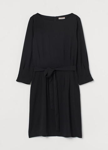 Черное кэжуал платье с поясом H&M однотонное