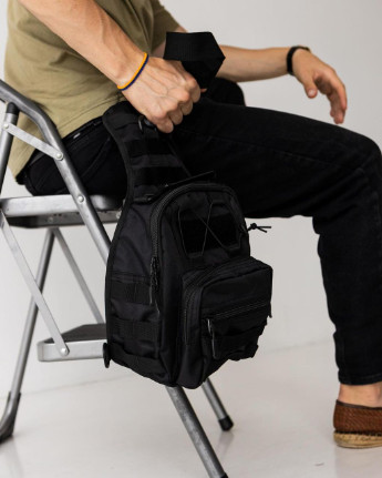 Чоловічий нагрудний тактичний слінг сумка багатофункціональна чорна No Brand tactica (260492548)