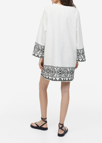 Білий кежуал сукня H&M з орнаментом