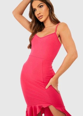 Малиновое платье Boohoo