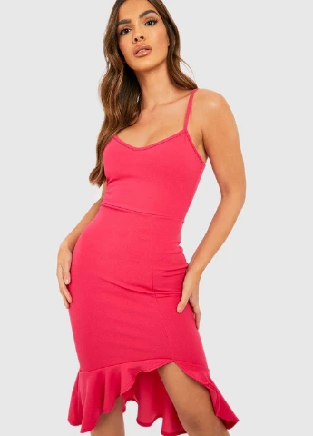 Малиновое платье Boohoo