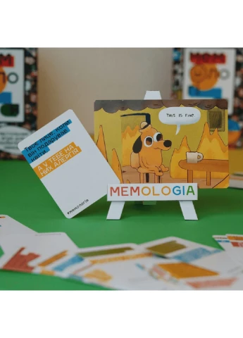 Гра настільна "Мемологія" з мольбертом підставкою 15х10х10 см No Brand (260512093)