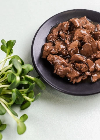 Пауч для стерилізованих котів, ягня з журавлиною у соусі, 85 г Savory (260567731)