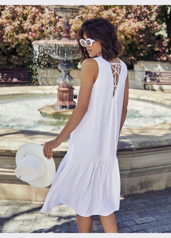 Белое летнее платье белого цвета из льна Dressa