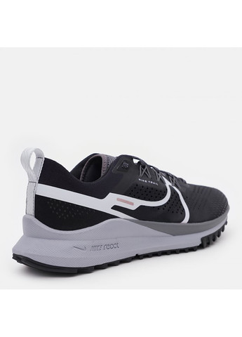 Белые демисезонные мужские кроссовки react pegasus trail 4 черный Nike