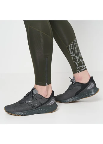 Чорні кросівки чол. arisні v4 чорний демісезон New Balance