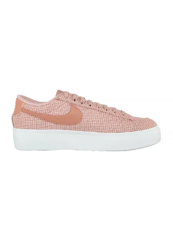 Жіночі Кросівки BLAZER LOW PLATFORM ESS Рожевий Nike рожеві демісезони (260793084)