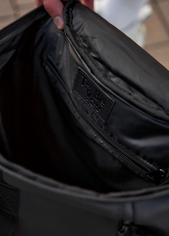 Сумка-рюкзак бочка чорна з кишенею для взуття 32L на 2 відділення No Brand сумка karimat (261326423)