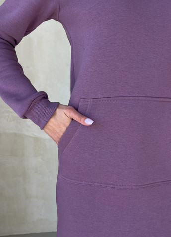 Фиолетовое спортивное теплое зимнее платье-худи на флисе ниже колена фиолетовый 700001005 платье-худи, оверсайз, а-силуэт, платье-водолазка, футляр, клеш, колокол, платье-свитшот, поло, платье-свитер Merlini однотонное