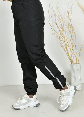 Штани жіночі з плащової тканини чорного кольору 391584 New Trend (259061599)