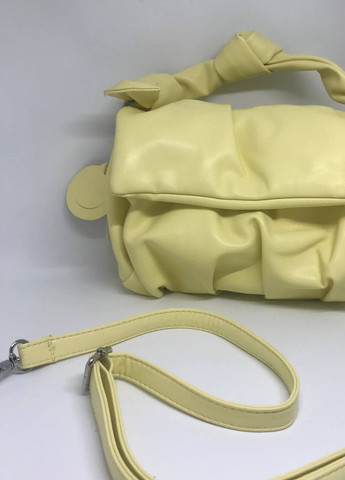 Женская сумочка с ремешком цвет желтый 435841 New Trend (259429450)