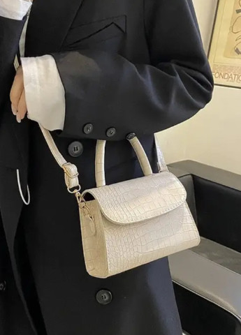 Жіноча класична сумочка на ремінці крос-боді через плече рептилія бежева No Brand (256989669)