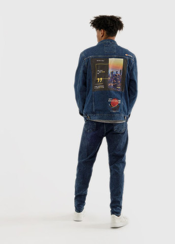 Синя демісезонна куртка джинсова чоловіча з принтом колір синій цб-00227273 No Brand