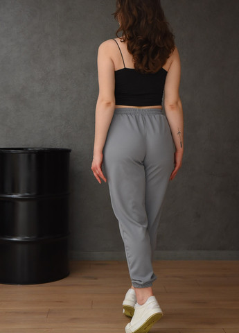 Штани спортивні жіночі з тканини лакоста сірого кольору Let's Shop (258425261)
