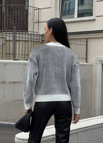Белый женский свитер цвет белый-черный р.42/46 446040 New Trend