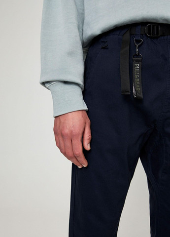 Темно-синие брюки Pull & Bear