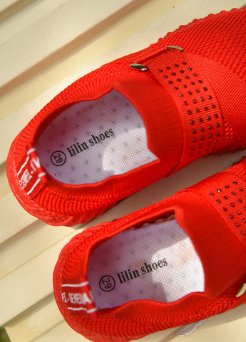 Червоні осінні кросівки дитячі для дівчинки червоного кольору Let's Shop
