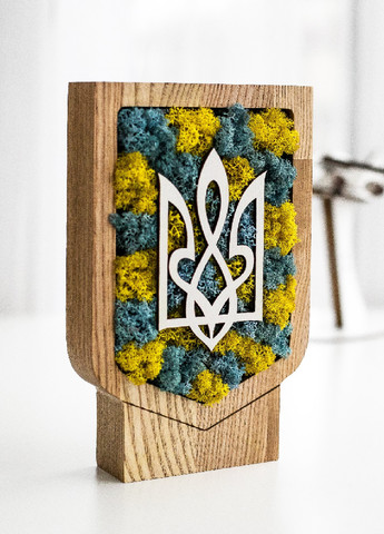 Дерев'яний сувенір зі стабілізованим мохом з українською символікою гербом 26х20х3 см (475810-Prob) Жовто-блакитний мох Unbranded (271813773)