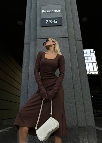 Коричнева женское базовое трикотажное платье цвет шоколад р.42/46 446398 New Trend