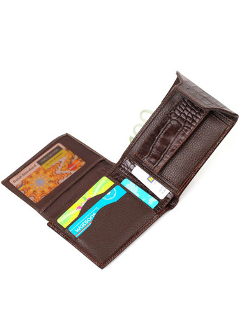 Фактурний чоловічий гаманець з натуральної шкіри з тисненням під крокодила з цікавою застібкою 21990 Коричневий Bond (262158712)
