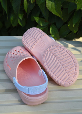 Кроксы детские для девочки розового цвета Let's Shop (263591208)