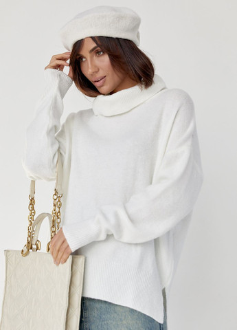 Молочный демисезонный женский свитер oversize с разрезами по бокам - молочный Lurex