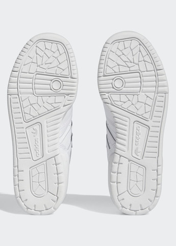 Белые всесезонные кроссовки rivalry low kids adidas
