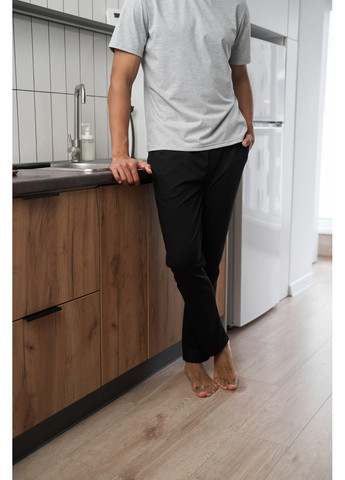 Піжама чоловіча COTTON BASIC футболка сіра + штани прямі чорні Handy Wear (278076157)