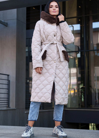 Бежеве зимнє Стильне зимове пальто бежевого кольору Jadone Fashion