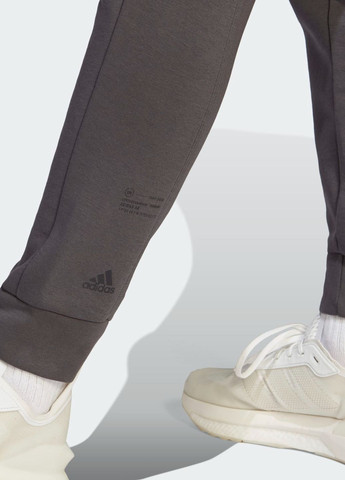 Серые спортивные демисезонные зауженные брюки adidas